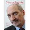 Książka"Niepodległość ma jeden kształt".Piotr Bączek, Justyna Błażejewska i inni.
